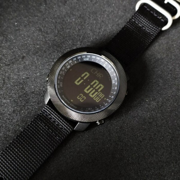 Чоловічий водостійкий тактичний годинник North Edge Apache 5BAR з компасом Чорний (Black)